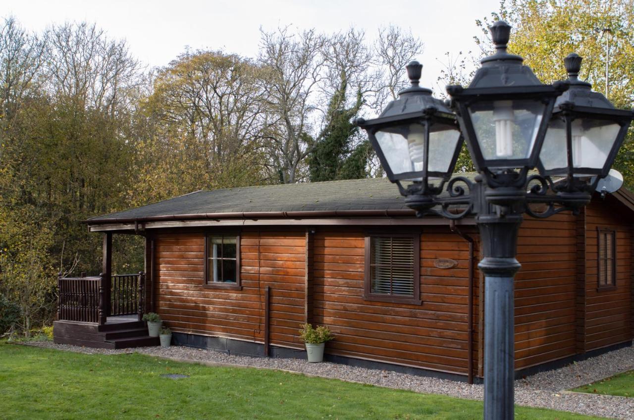 The Steadings Log Cabins Kettlebridge Exterior photo