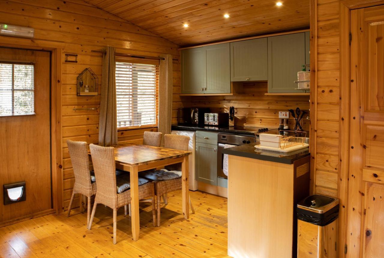 The Steadings Log Cabins Kettlebridge Exterior photo